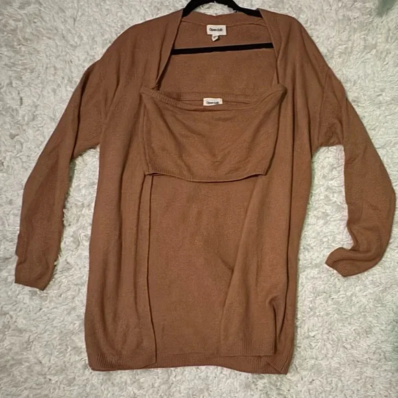 Open Edit  2-in-1-set Wool BANDEAU TOP & CARDIGAN SET IN TAN DALE - Picture 11 of 14